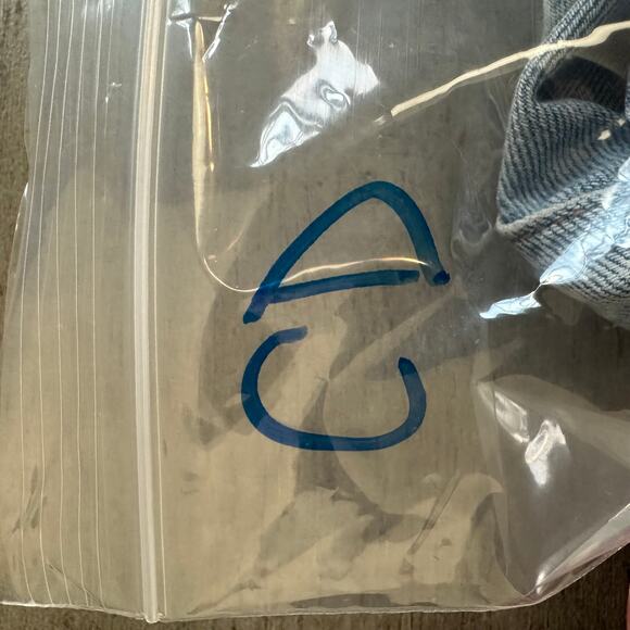 American Eagle Relaxed Mom Jeans Busted Knees 6 Light Wash - Picture 13 of 13